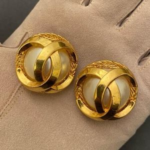 Authentic CHANEL Gold Plated CC Logo Faux Pearl V